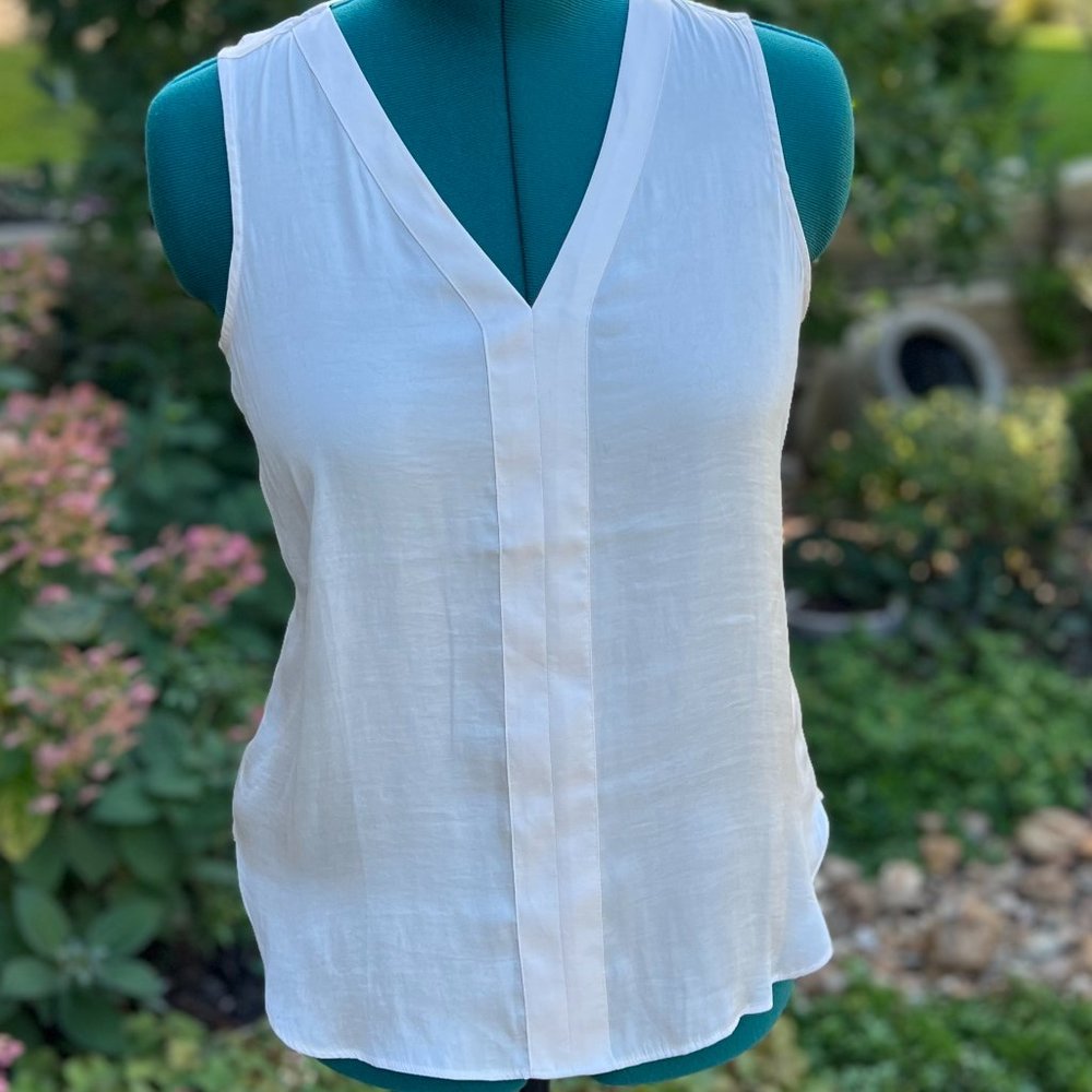 Banana republic sleeveless blouse, Small
